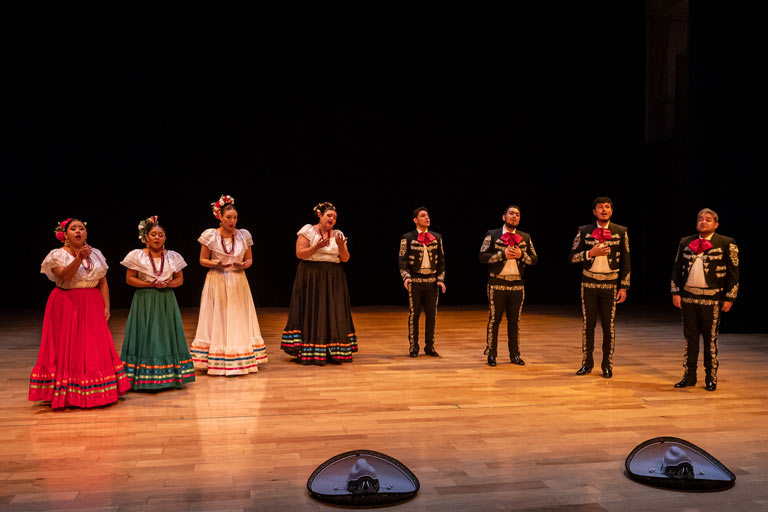 Presentación del Octeto Vocal del Conservatorio de Música de Celaya en el Teatro del Bicentenario de León, Guanajuato.