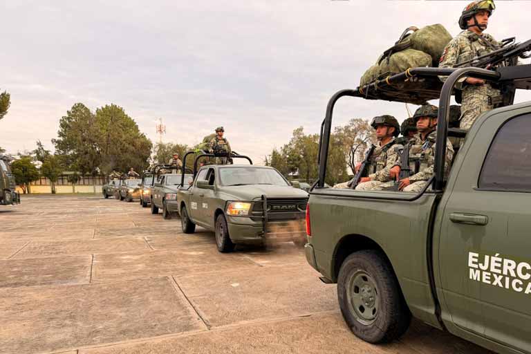 Convoy militar del Ejército Mexicano llegando al estado de Guanajuato.