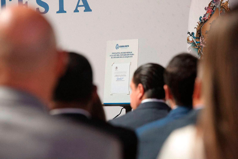 Gobernadora firma iniciativa para reformar la Ley del Notariado de Guanajuato