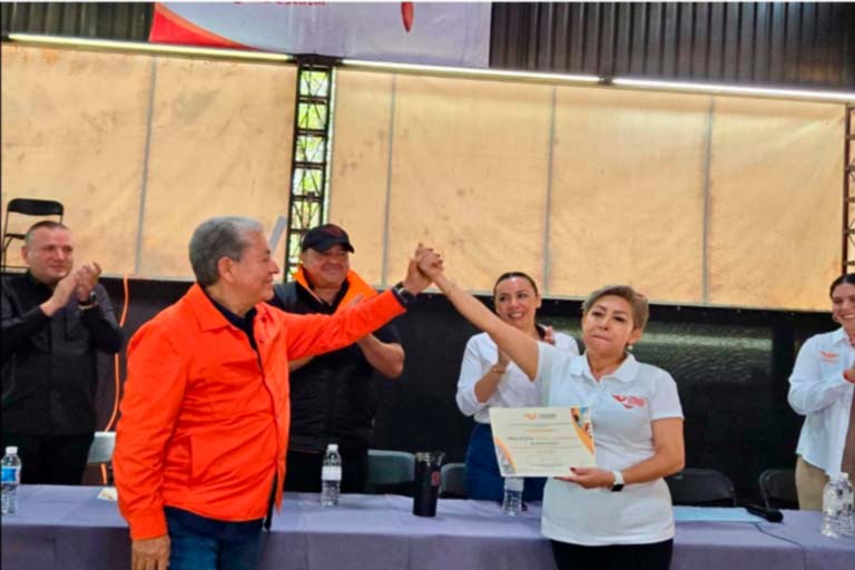 Irma Gómez Contreras durante su nombramiento como dirigente de Trabajadores en Movimiento en Guanajuato