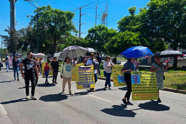 Víctimas del fraude ‘Punto Legal’ protestan en León: exigen claridad sobre el pago de daños