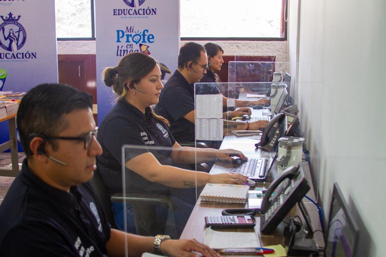 Docentes otorgando asesoría mediante la plataforma Mi Profe En Línea en Guanajuato